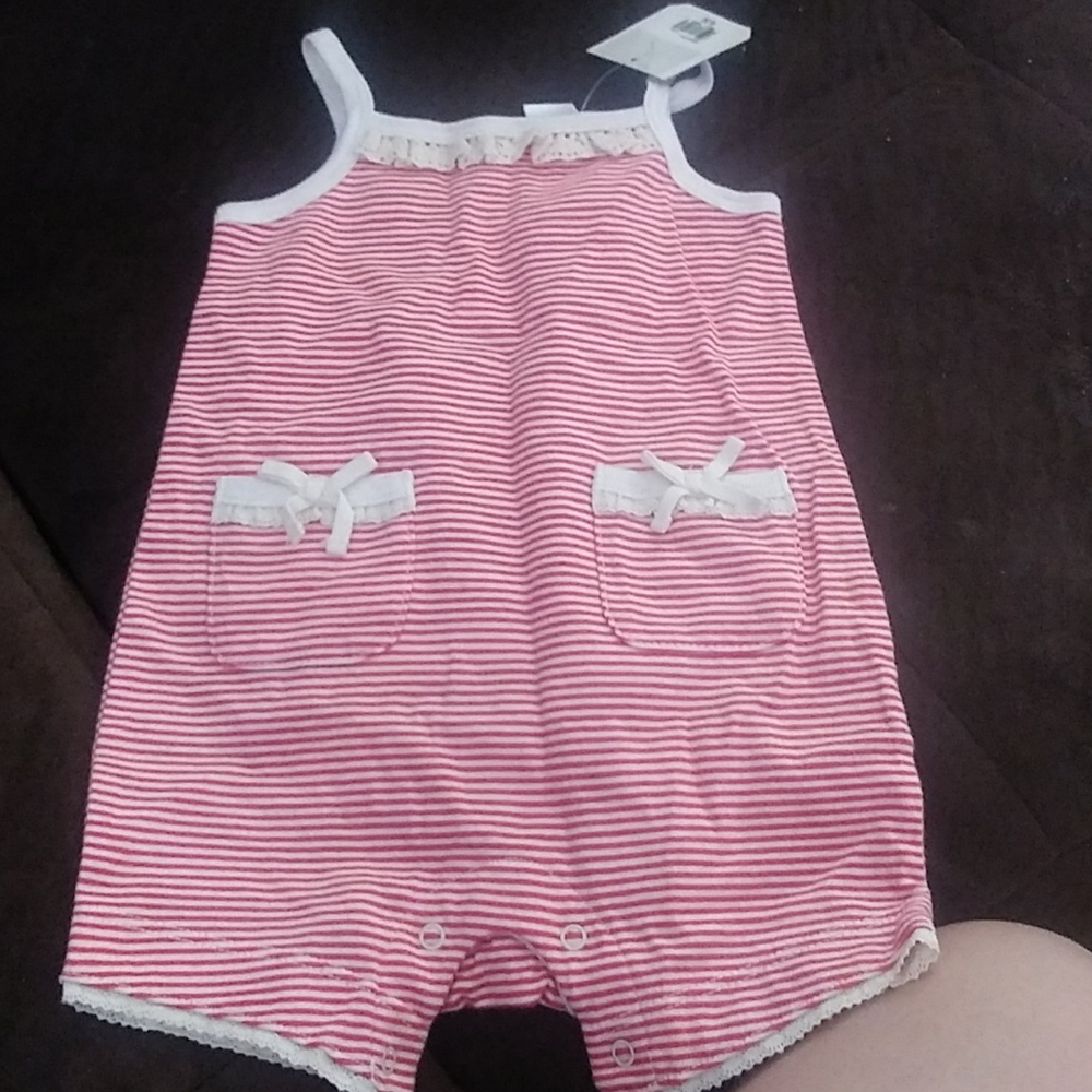 Old navy romper 3-6 months ⭐3/$10⭐